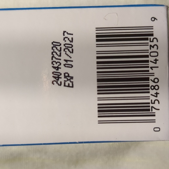 Hawaiian Tropics Weightless Hydration SPF 30 Face/Body - Picture 4 of 5